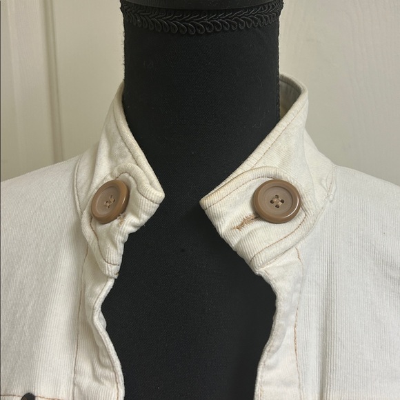 TULLE Cream Button-Up Jacket with pockets , Size Medium, 95% Cotton, 5% Spandex - Picture 2 of 12